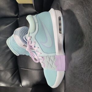 Nike Lebron Witness 8 "Easter"